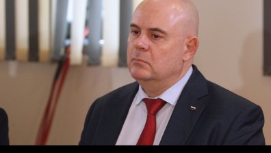 Гешев: Не може главният прокурор да бъде привикван със смс-и