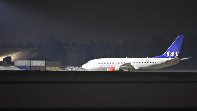 Самолет с над 170 души на борда кацна на метри от Норвежко море