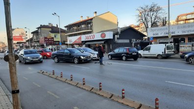 Коли се удариха на "Ломско шосе" в София, единият шофьор влязъл в насрещното