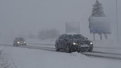 Ограничиха движението през прохода "Предела" заради снеговалеж