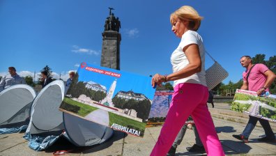 Мая Манолова: Ще обжалваме решението за демонтаж на Паметника на Съветската армия