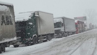 Ограничения по пътищата заради снега