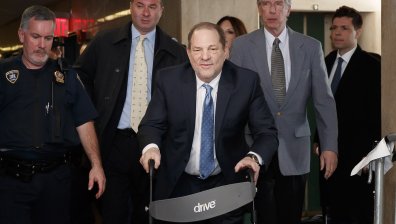 Уайнстийн излезе от болницата и влезе в затвора