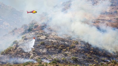 Гори природен парк в Каталуния, 350 са евакуирани, има и ранени пожарникари 