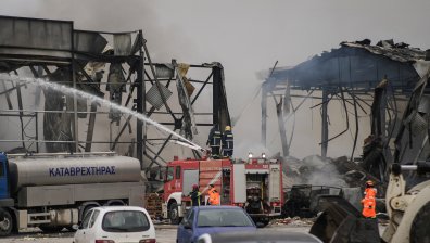 Трима арестувани след смъртоносната експлозия в гръцки завод за бисквити