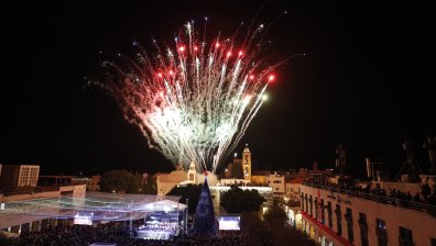 Запалиха светлините на коледната елха във Витлеем (ВИДЕО)