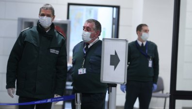 Поредните промени за пристигащите от "червената зона" доведоха до хаос