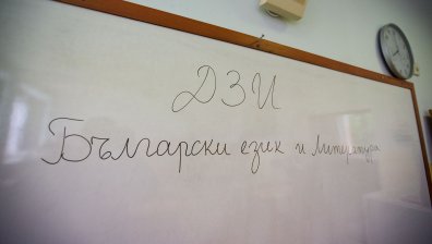 Вариант 8 се падна на матурата по БЕЛ: Над 53 000 ученици се явяват на изпита