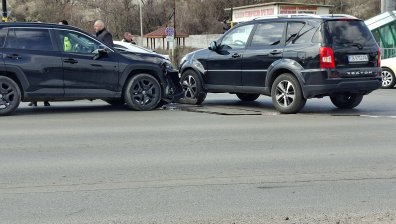 Катастрофа с пострадала жена затруднява движението край Бизнес парка в София