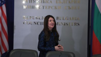 Херо Мустафа избра българската роза за символ на уникална монета (+Видео)