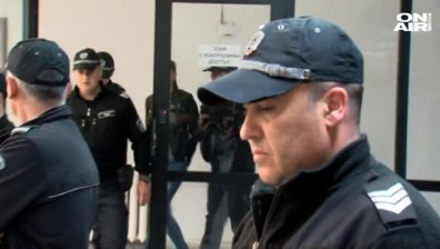 Полицайката от Благоевград, помагала на криминално проявени, остава в ареста