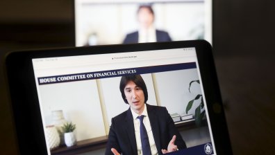 Влад Тенев се извини на клиентите на Robinhood: Повече няма да се случи (ВИДЕО)