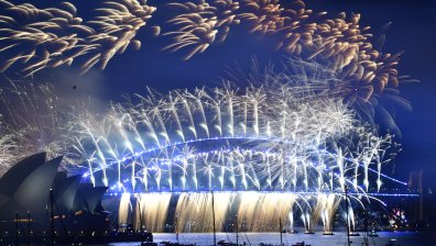 Светът посреща втора НГ с Ковид ограничения, някъде падат, другаде - ги затягат