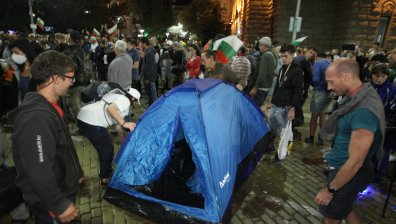58-и ден на протести: Палатковият лагер на бул. "Цар Освободител" е възстановен