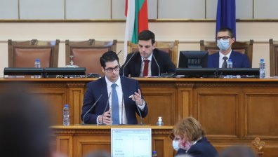 Пеканов след критиките за Плана: Забележките са нормална част от комуникацията с ЕК