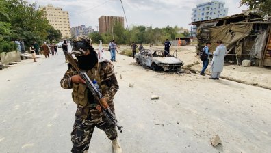 Най-малко 5 ракети са изстреляни към летището в Кабул, отломките са из целия град