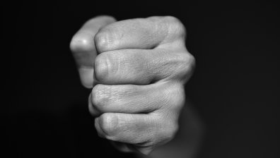 27-годишен мъж преби жената, с която живее: "Ще те убия, ще те утрепя!"