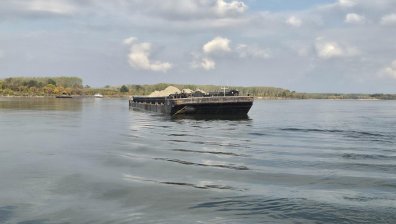 Плавателен съд с 1100 тона химически торове потъна в река Дунав