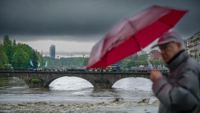 Десетки евакуирани и щети за милиони евро заради дъждовете в Италия