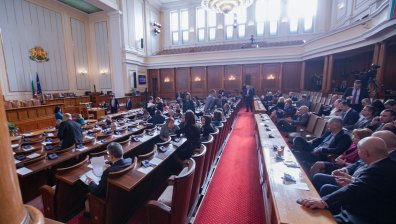 Депутатите решиха: Партиите връщат надвзетите субсидии до 2020 г.