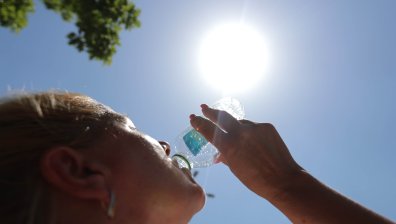Над 35 градуса в София: Раздават безплатна вода на гражданите