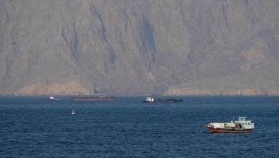 Ормузкият проток е затворен: Напрежението между САЩ и Иран достига нов връх