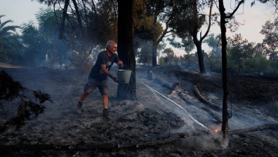 Голям горски пожар в Испания, облак дим покри Мадрид