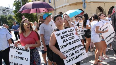 Ресторантьори на протест в Пловдив, искат оставката на Кацаров