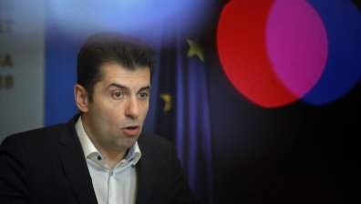 Кирил Петков: Ще питаме Калин Стоянов защо неговите полицаи пак бият хората