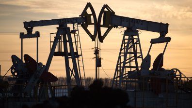 Цените на петрола тръгват нагоре, запасите от бензин намаляват