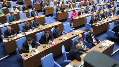 Какво успяха да свършат депутатите през 2023 г. и какви подаръци очакват днес?
