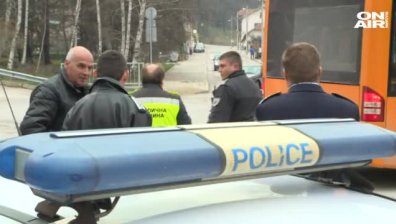 Арестуваха собствениците на ротвайлери, нахапали деца и дядо в Железница
