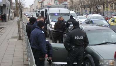 МВР съобщи за арестувани след сбиванията в София, полицаи респектират по улиците