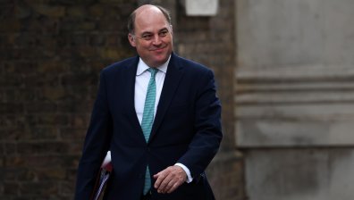 Британският министър на отбраната, подкрепял безрезервно Украйна, хвърли оставка