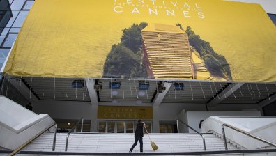 Отложиха за неопределено време фестивала в Кан