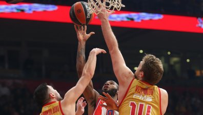 С победа Александър Везенков и "Олимпиакос" завършиха годината