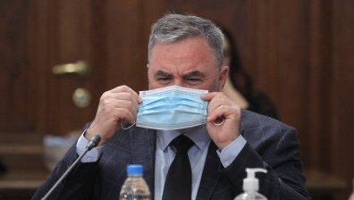 Доц. Кунчев обяви кога слагаме маските на закрито и ограничаваме събиранията