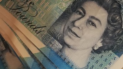 Британската лира спадна под ключовото ниво от 1,20 спрямо долара