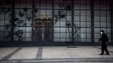 Модни гиганти в битка с Ковид-19, произвеждат хидроалкохолен гел