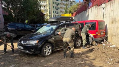 Пускат собствениците до имотите им след наводнението в Елените