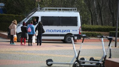 Парковете в София са празни, полицията патрулира