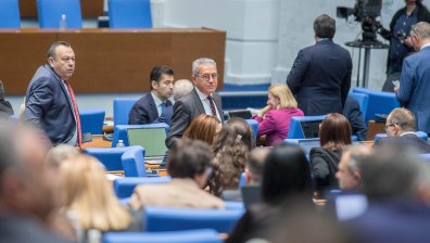 Обиди и нови прякори в парламента (ВИДЕО)