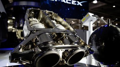 Илън Мъск поведе война в Туитър в защита на SpaceX