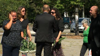 Царево се прощава с жертвите на потопа: "Тъжно е да си отидеш без време, държейки ръката на дъщеря си"