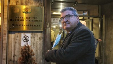Увеличават Ковид леглата в София: Ще се справят ли болниците?