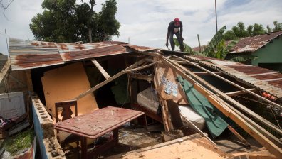 Загинал и няколко ранени от торнадо, причинено от урагана "Исаяс"