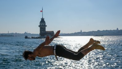 Рекордна жега отчитат термометрите в Турция