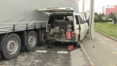 ТИР мачка автомобили на кръстовище в Русе, трима души са в болница