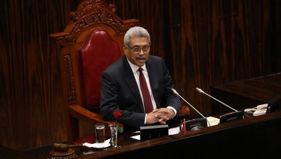 Нека му е зле: Президентът на Шри Ланка избяга на Малдивите