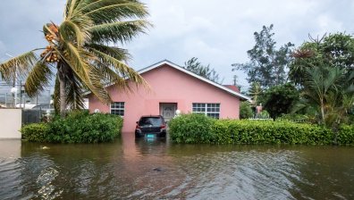 "Дориан" помете Бахамите, най-малко петима са загинали